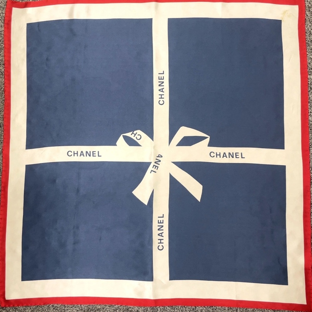 CHANEL Foulard - Red Cream Blue Gift 🎁 Ribbon 🎀 Tie Design